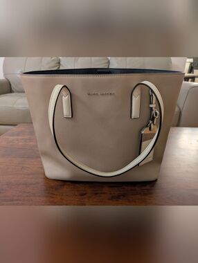 Marc Jacobs - Leather Tote Bag - The Tag Tote - Black/Tan Saffiano Leather